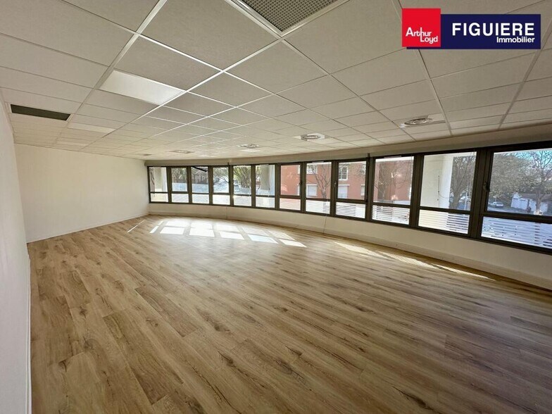 150 Avenue Georges Pompidou, Aix-en-Provence for lease - Interior Photo - Image 3 of 15