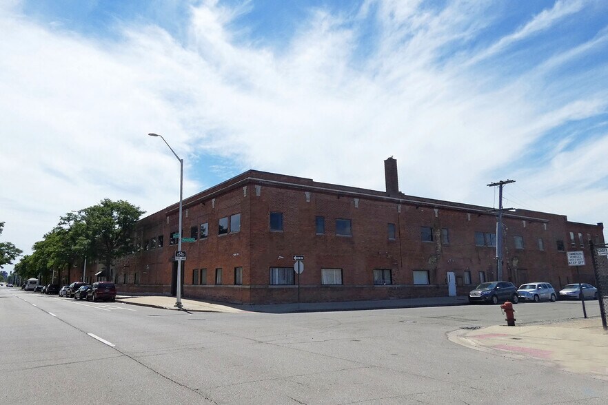 1927 Rosa Parks Blvd, Detroit, MI à louer - Photo du bâtiment - Image 2 de 14