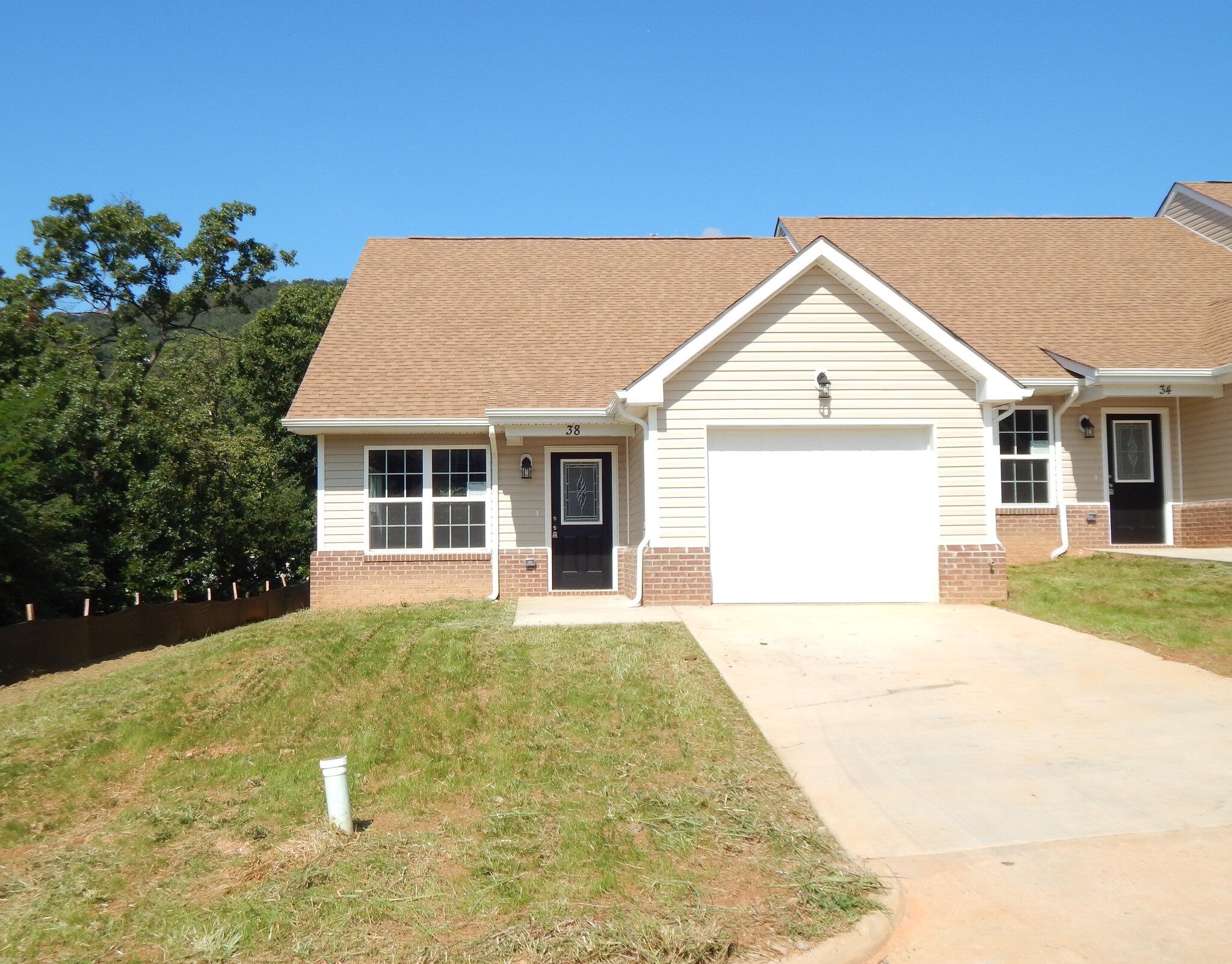 38 Hunters Valley Ln, Rocky Mount, VA for sale Primary Photo- Image 1 of 2