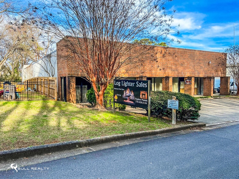 Two-Building Industrial Flex Property portfolio of 2 properties for sale on LoopNet.ca - Building Photo - Image 2 of 13