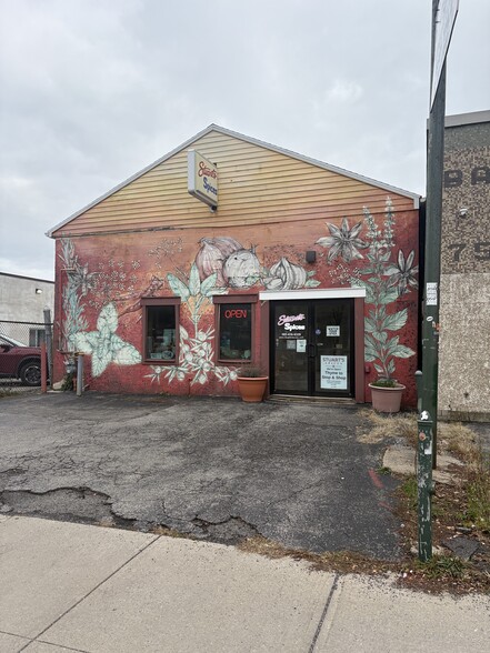 754 S Clinton Ave, Rochester, NY à vendre - Photo du bâtiment - Image 2 de 10