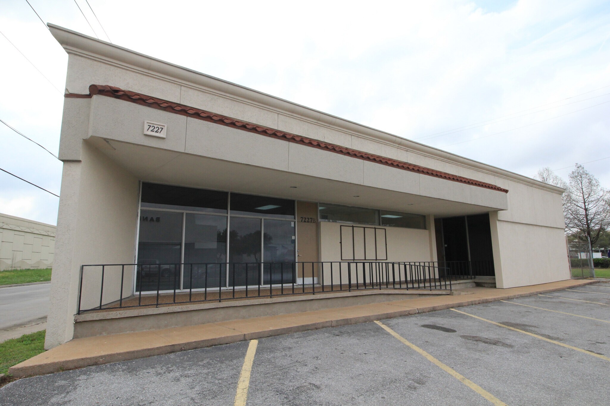 7227 South Loop E, Houston, TX for lease Primary Photo- Image 1 of 19