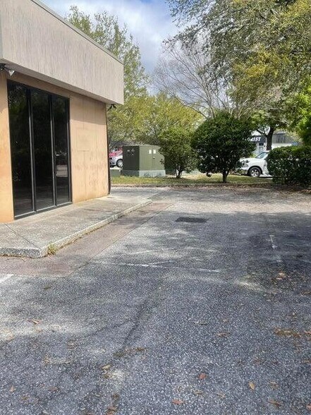 136 St James Ave, Goose Creek, SC à vendre - Photo du bâtiment - Image 3 de 10