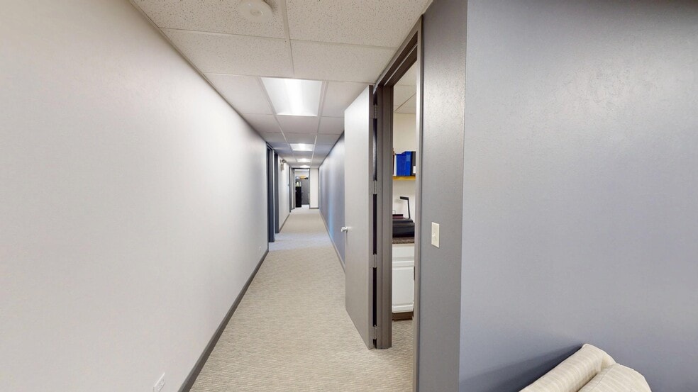 1650 N Arlington Heights Rd, Arlington Heights, IL for lease - Building Photo - Image 3 of 11