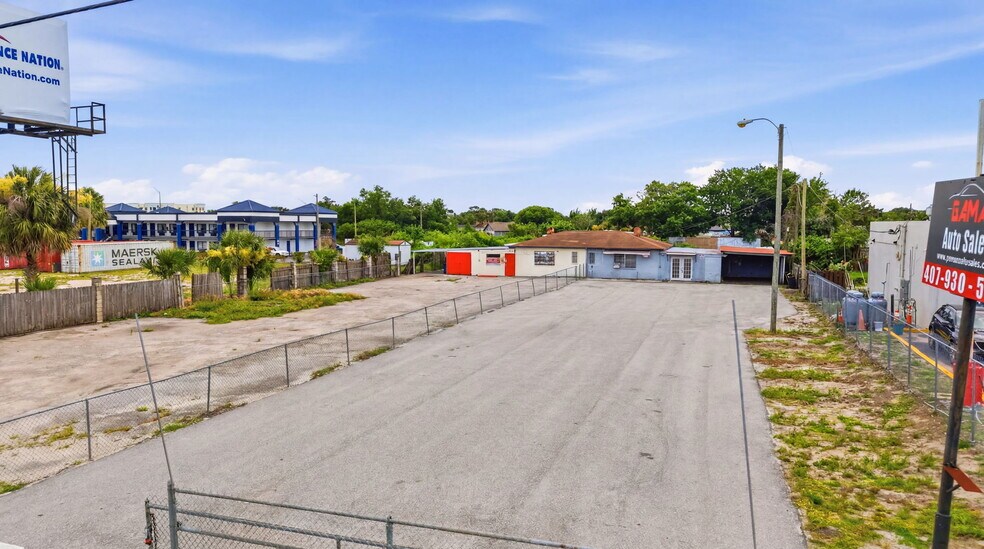 8710 E Colonial Dr, Orlando, FL à louer - Photo du bâtiment - Image 2 de 51