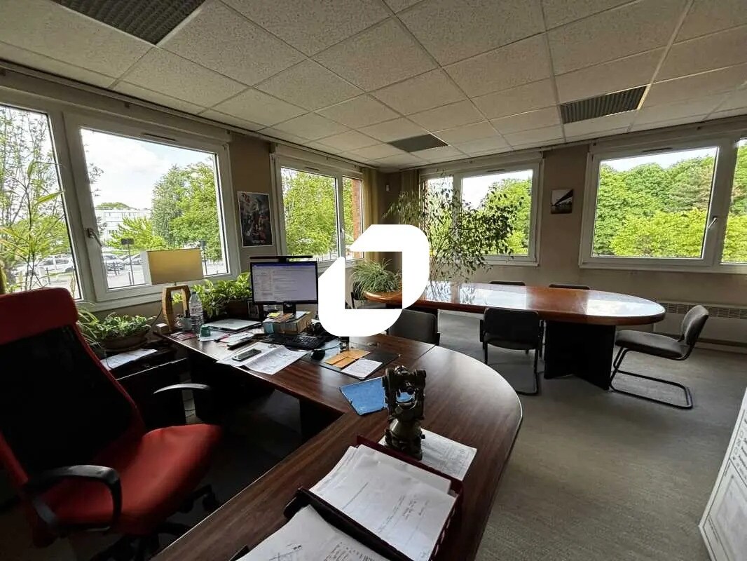 Office in Évry-Courcouronnes for lease Interior Photo- Image 1 of 15