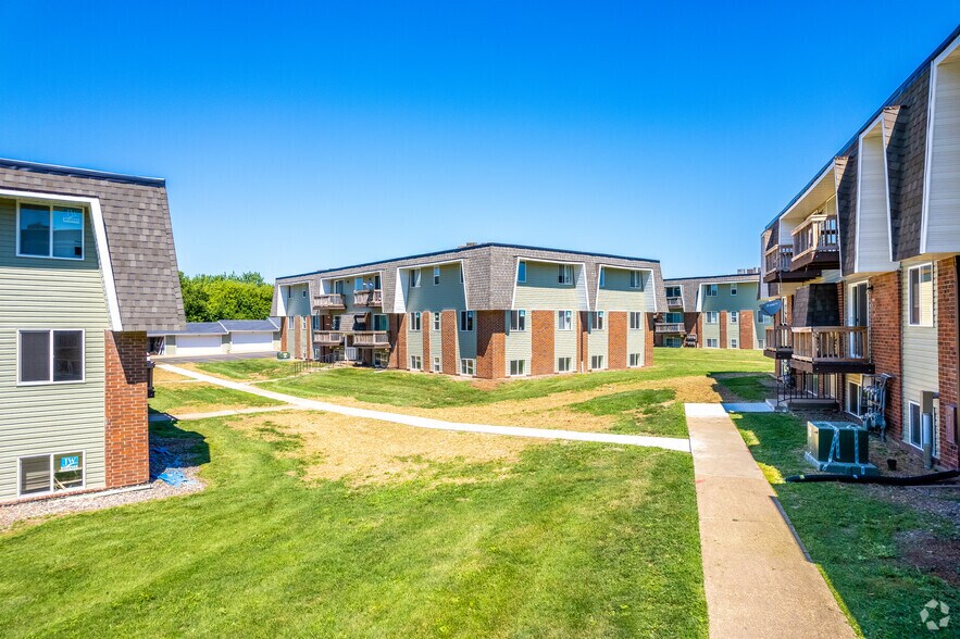 847 Gateway Ave, Clinton, IA à vendre - Photo du bâtiment - Image 3 de 17