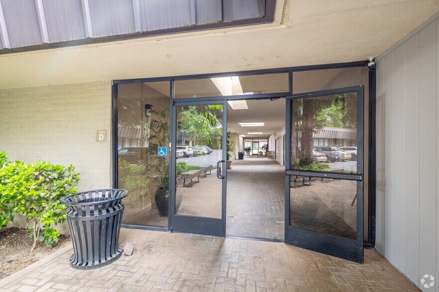 701 Howe Ave, Sacramento, CA à louer - Photo du bâtiment - Image 2 de 22