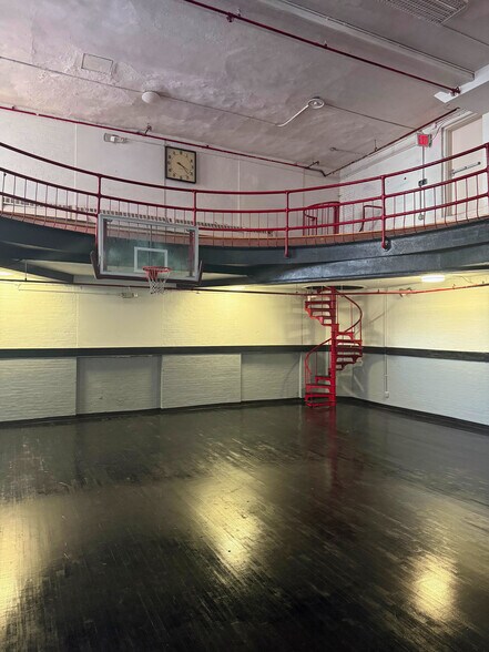 181 W 135th St, New York, NY à louer - Photo du bâtiment - Image 2 de 36