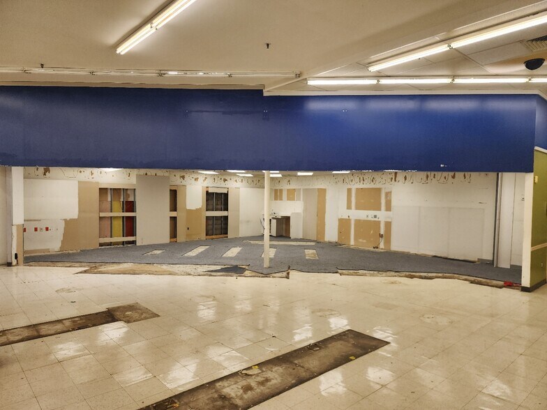 1140 Willis Ave, Albertson, NY à vendre - Photo intérieure - Image 2 de 14