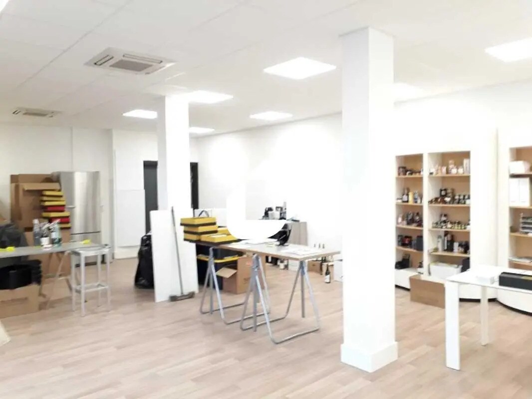 Office in Noisy-le-Grand for lease Interior Photo- Image 1 of 5