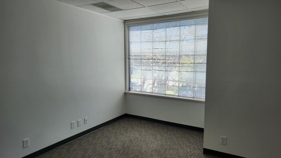 30101 Town Center Dr, Laguna Niguel, CA for lease - Interior Photo - Image 3 of 10