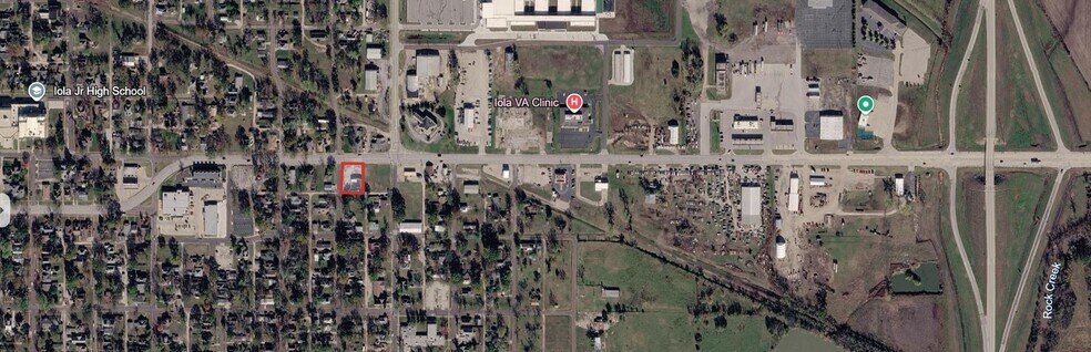 1107 East St, Iola, KS à vendre - Photo du bâtiment - Image 2 de 9