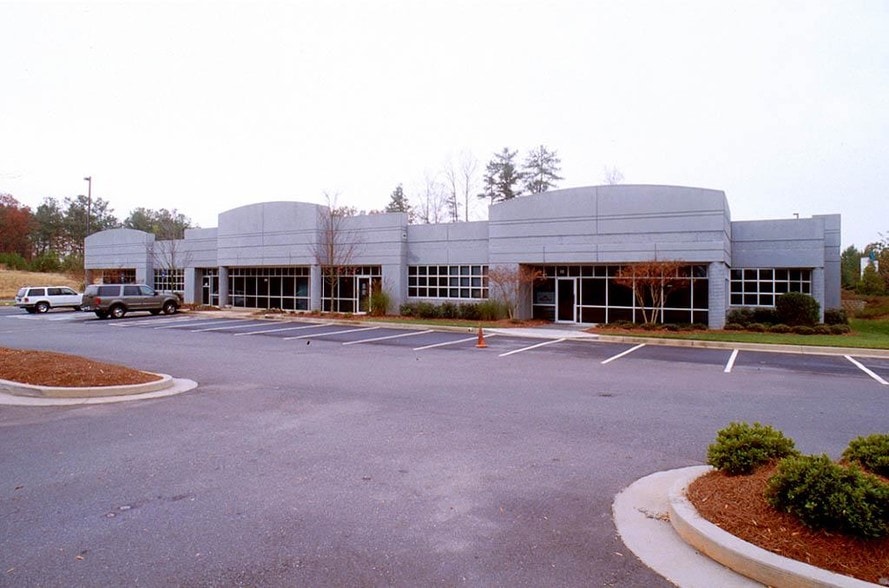 3135 Avalon Ridge Pl, Norcross, GA à vendre - Photo du bâtiment - Image 2 de 7