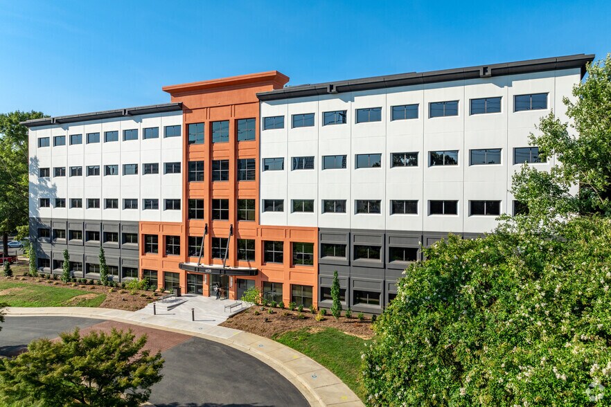 6135 Park South Dr, Charlotte, NC à louer - Photo du bâtiment - Image 1 de 26