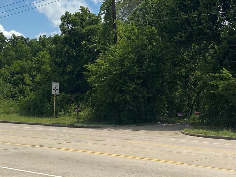 6210 Thompson Rd, Baytown, TX à vendre - Photo du bâtiment - Image 2 de 5