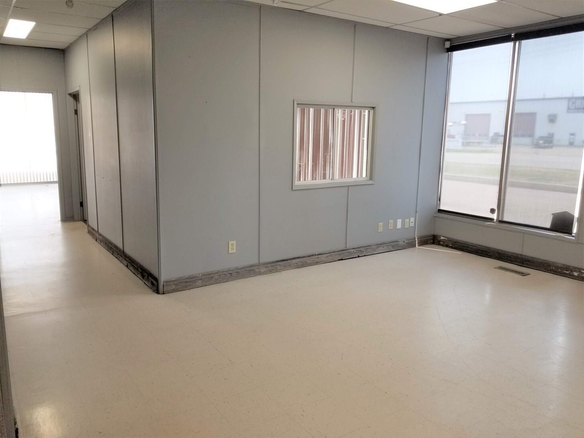 2104 8th St, Nisku, AB for sale Interior Photo- Image 1 of 1