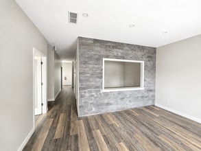 20 N Grand Ave, Fort Thomas, KY for lease Interior Photo- Image 1 of 4