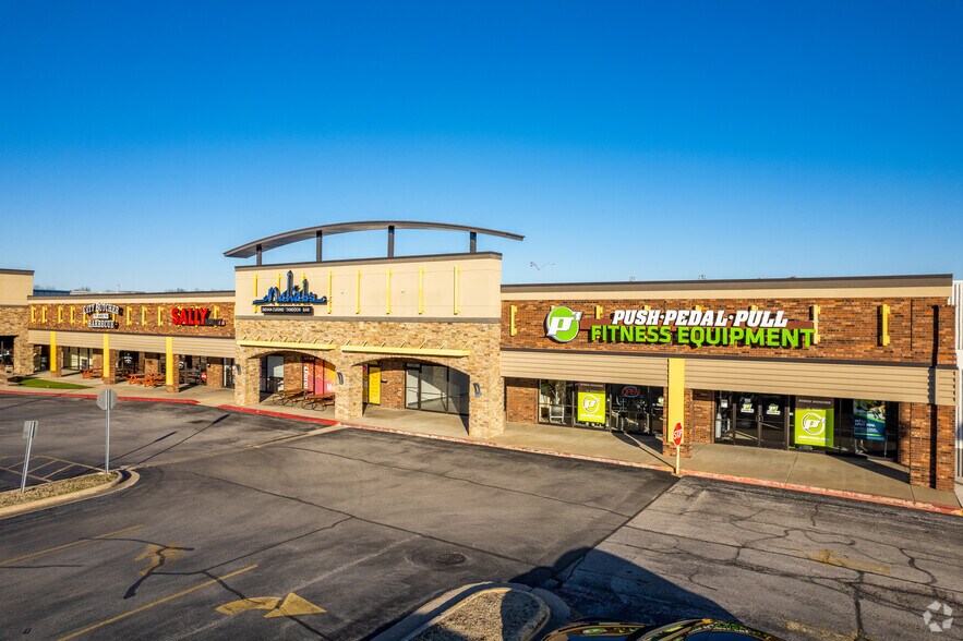 3500-3700 S Campbell Ave, Springfield, MO à louer - Photo du bâtiment - Image 3 de 4