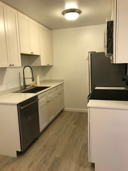 660 Roble Ave, Menlo Park, CA for sale - Interior Photo - Image 3 of 17