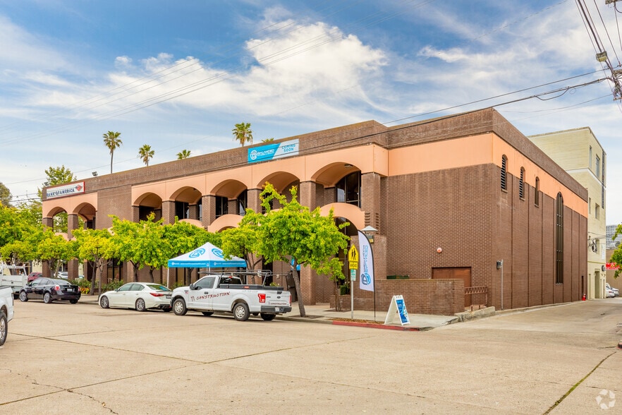 7680 Girard Ave, La Jolla, CA for lease - Building Photo - Image 3 of 12