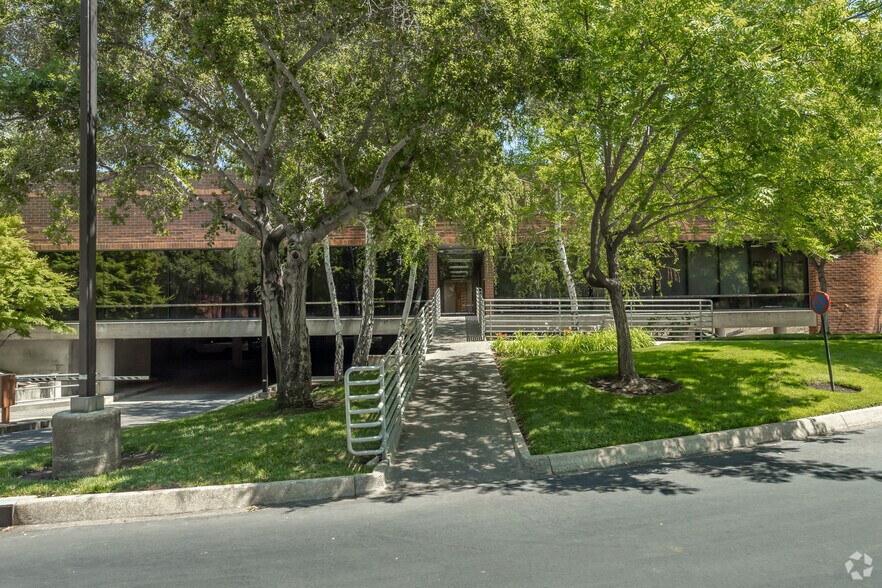 11335 Gold Express Dr, Gold River, CA for lease - Building Photo - Image 2 of 4