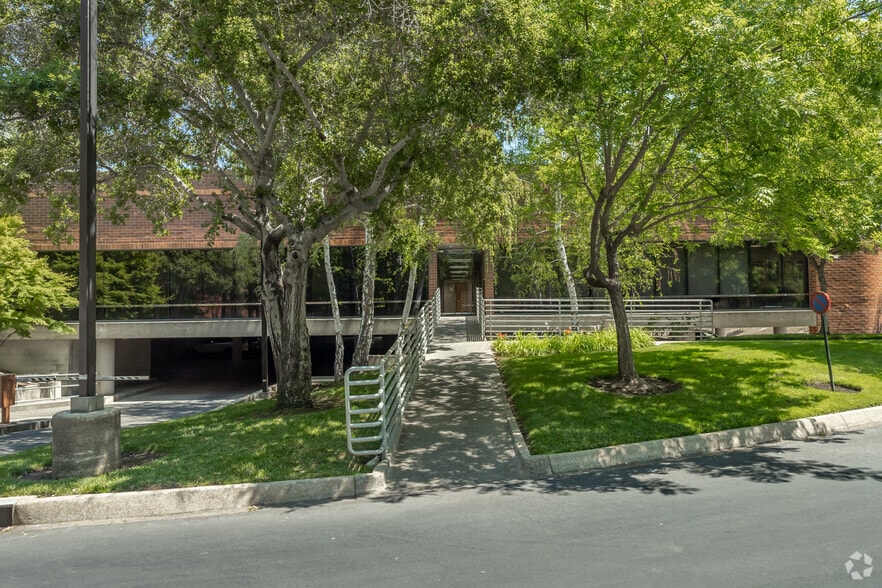11335 Gold Express Dr, Gold River, CA for lease - Building Photo - Image 3 of 5