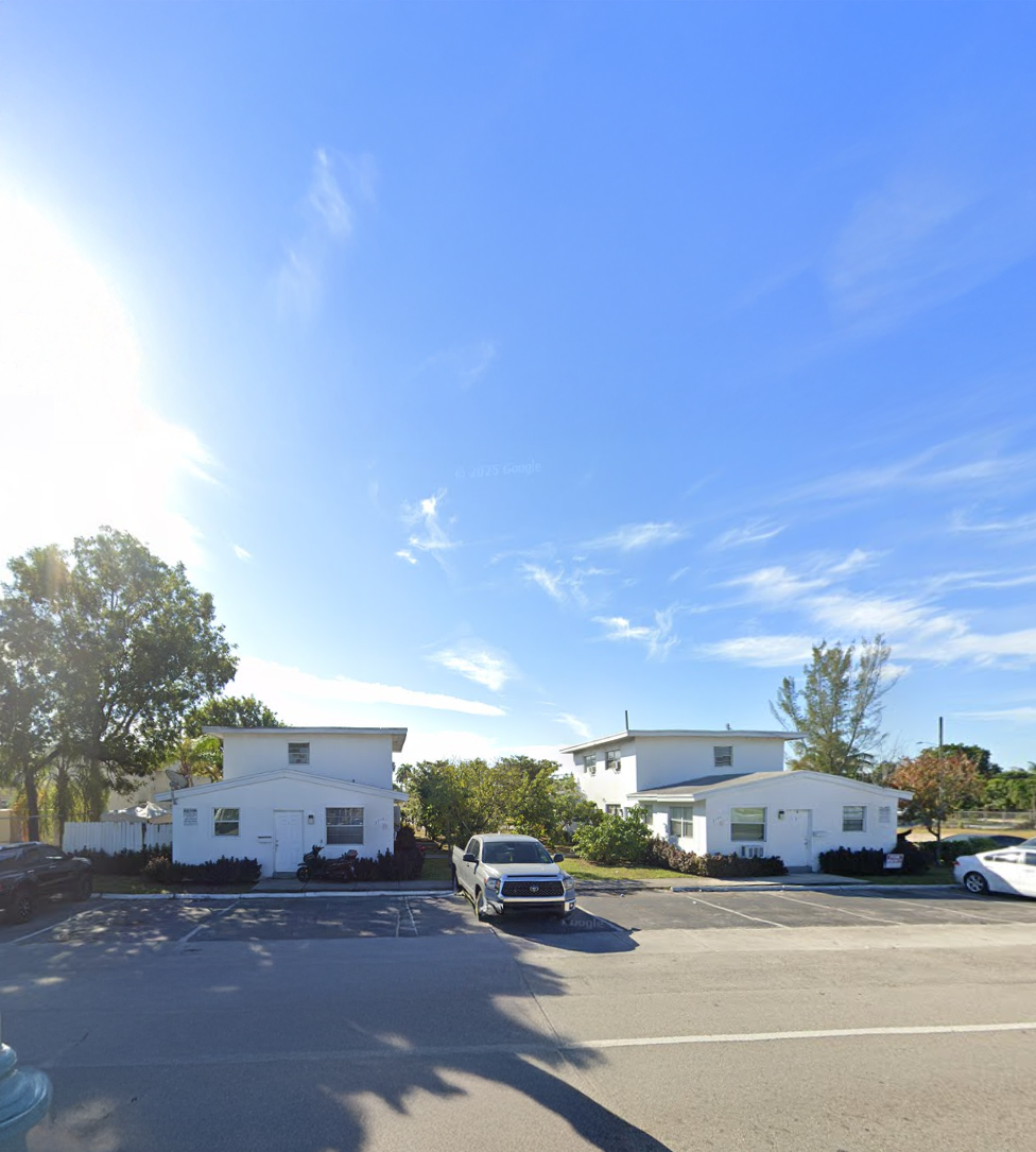 3740 & 3744 West Hallandale Beach Blvd. portfolio of 2 properties for sale on LoopNet.ca Primary Photo- Image 1 of 8