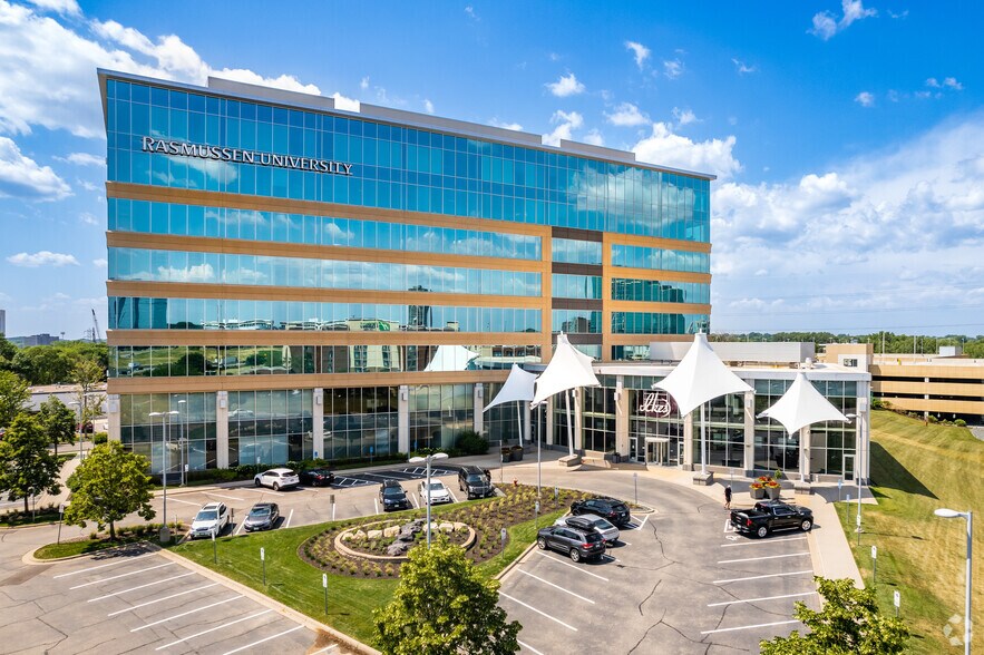 4400 W 78th St, Bloomington, MN à louer - Photo du bâtiment - Image 1 de 20