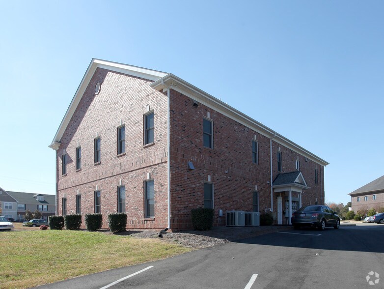 2961 Crouse Ln, Burlington, NC à louer - Photo du bâtiment - Image 2 de 58