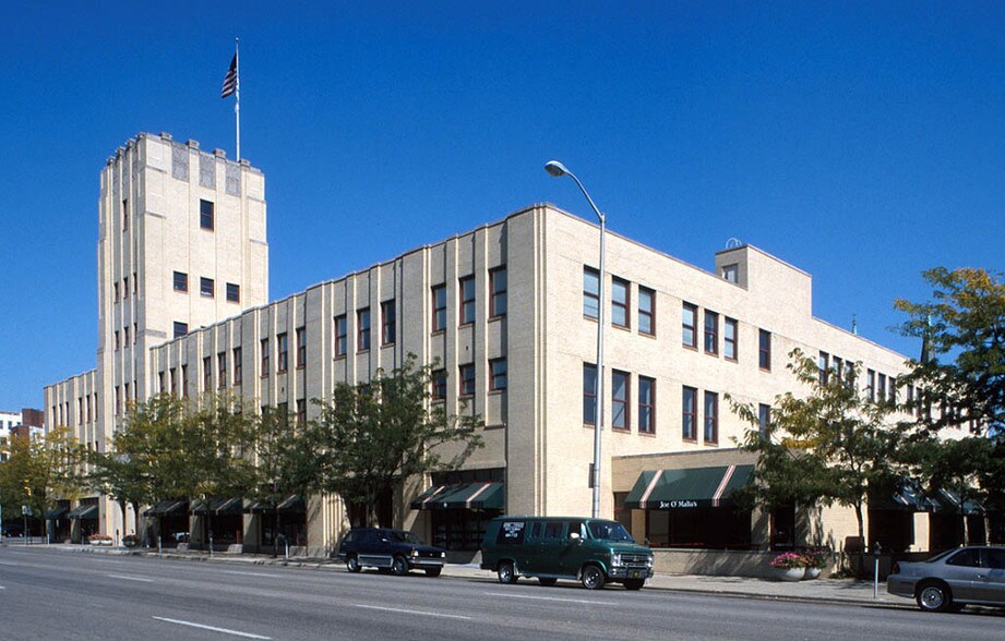 333 N Alabama St, Indianapolis, IN à louer - Photo du bâtiment - Image 2 de 20