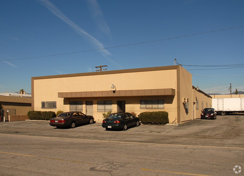 633-687 E Edna Pl, Covina, CA à louer - Photo du bâtiment - Image 2 de 18