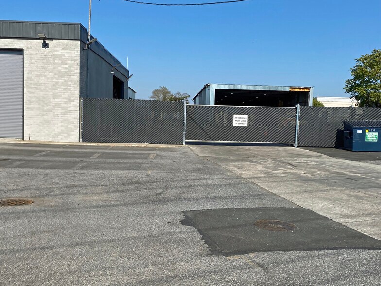 1013 Long Island Ave, Deer Park, NY à vendre - Photo du bâtiment - Image 2 de 9