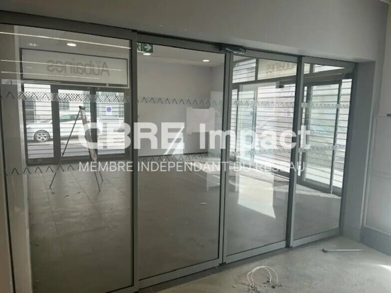 Retail in Reims for lease - Building Photo - Image 3 of 9