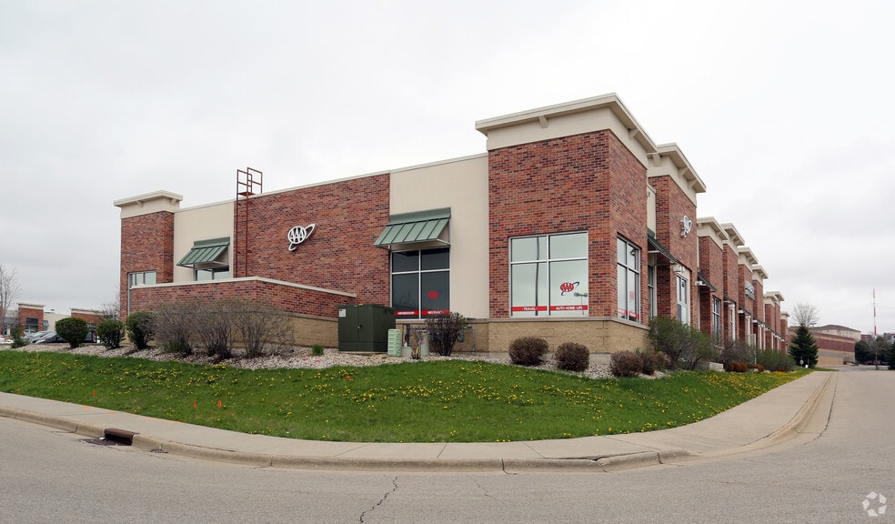 2358 E Springs Dr, Madison, WI à vendre - Photo du bâtiment - Image 3 de 7
