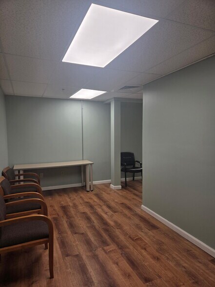 867 Main St, Manchester, CT à louer - Photo intérieure - Image 2 de 12