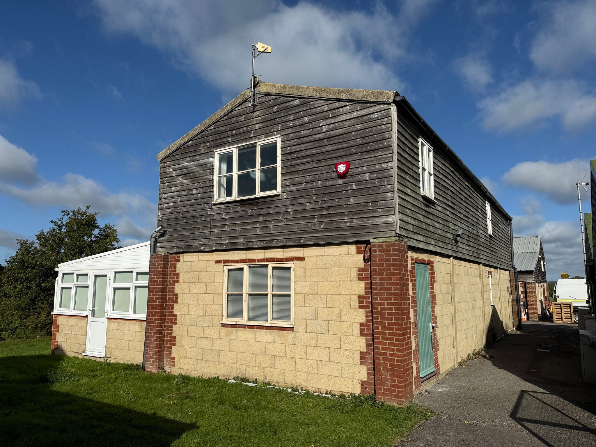 Office in Unit 4 High Cross Farm, Henfield Road, Albourne Road, Hurstpierpoint for lease Building Photo- Image 1 of 13