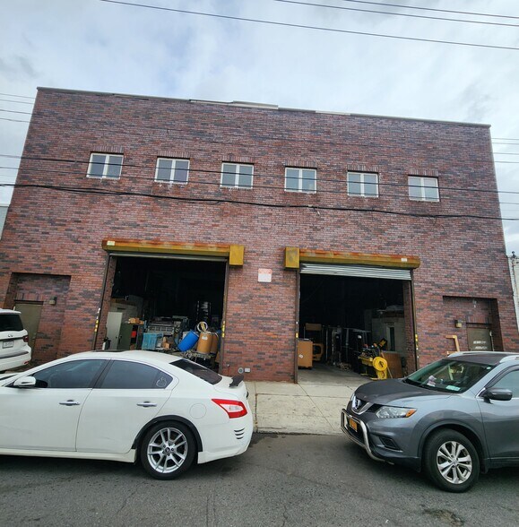 897 E 51st St, Brooklyn, NY à vendre - Photo du bâtiment - Image 3 de 8