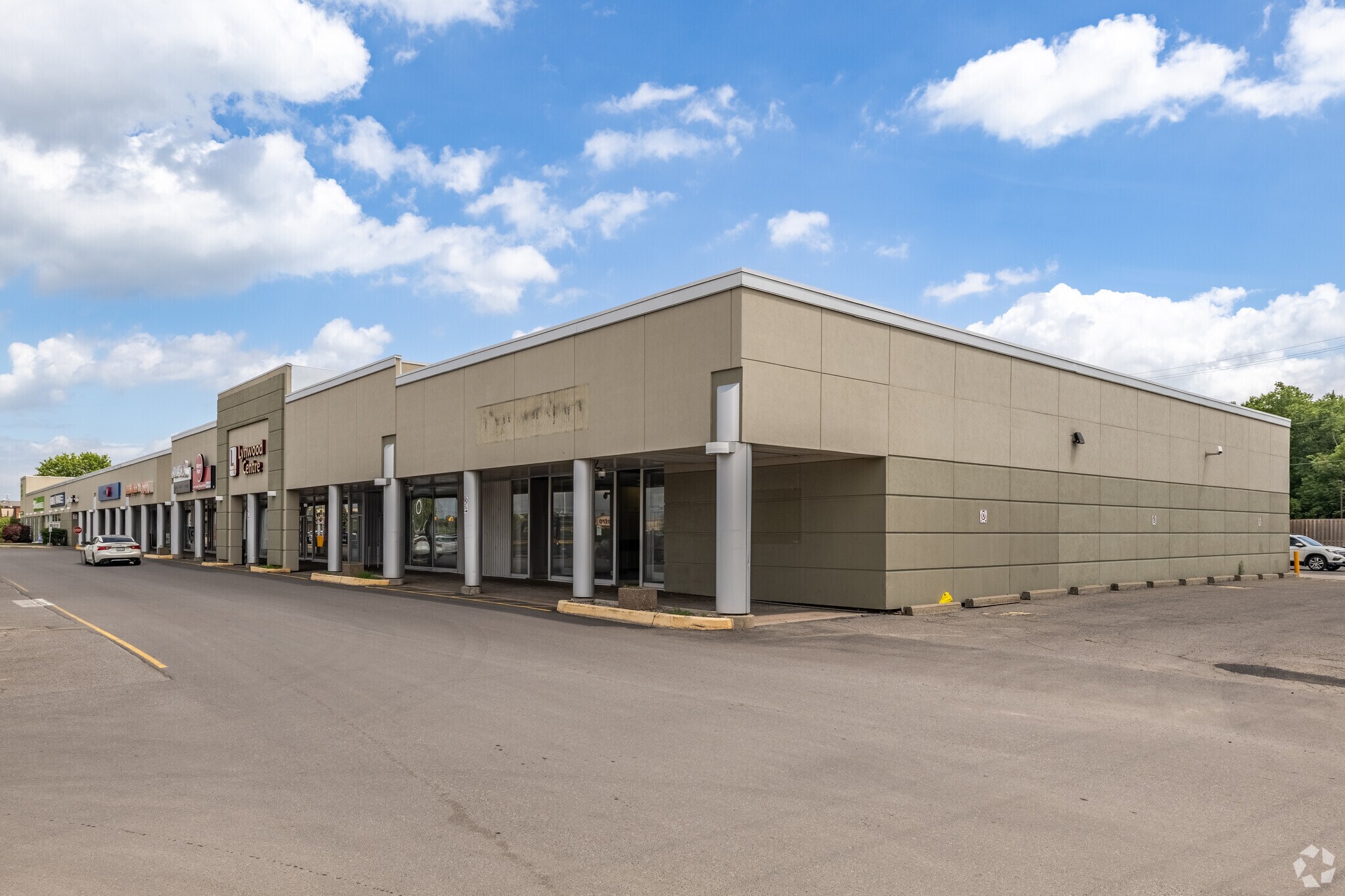1826 Robertson Rd, Nepean, ON à louer Photo principale- Image 1 de 2