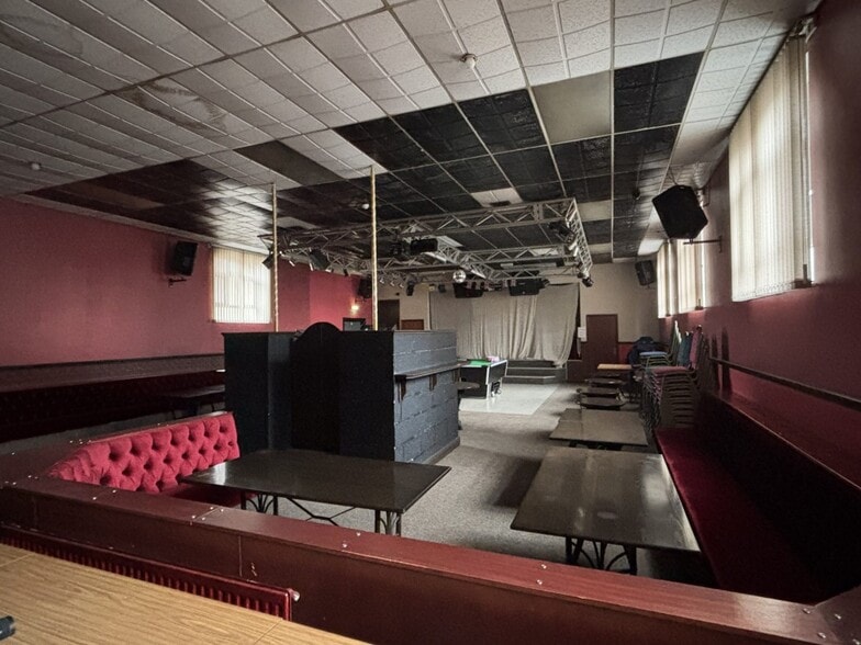 184 Stafford St, Walsall for lease - Interior Photo - Image 2 of 4