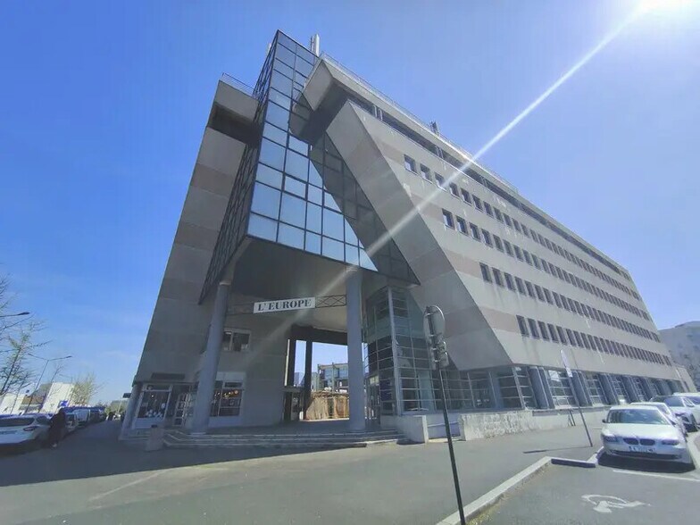 Office in Meaux for lease - Building Photo - Image 1 of 5