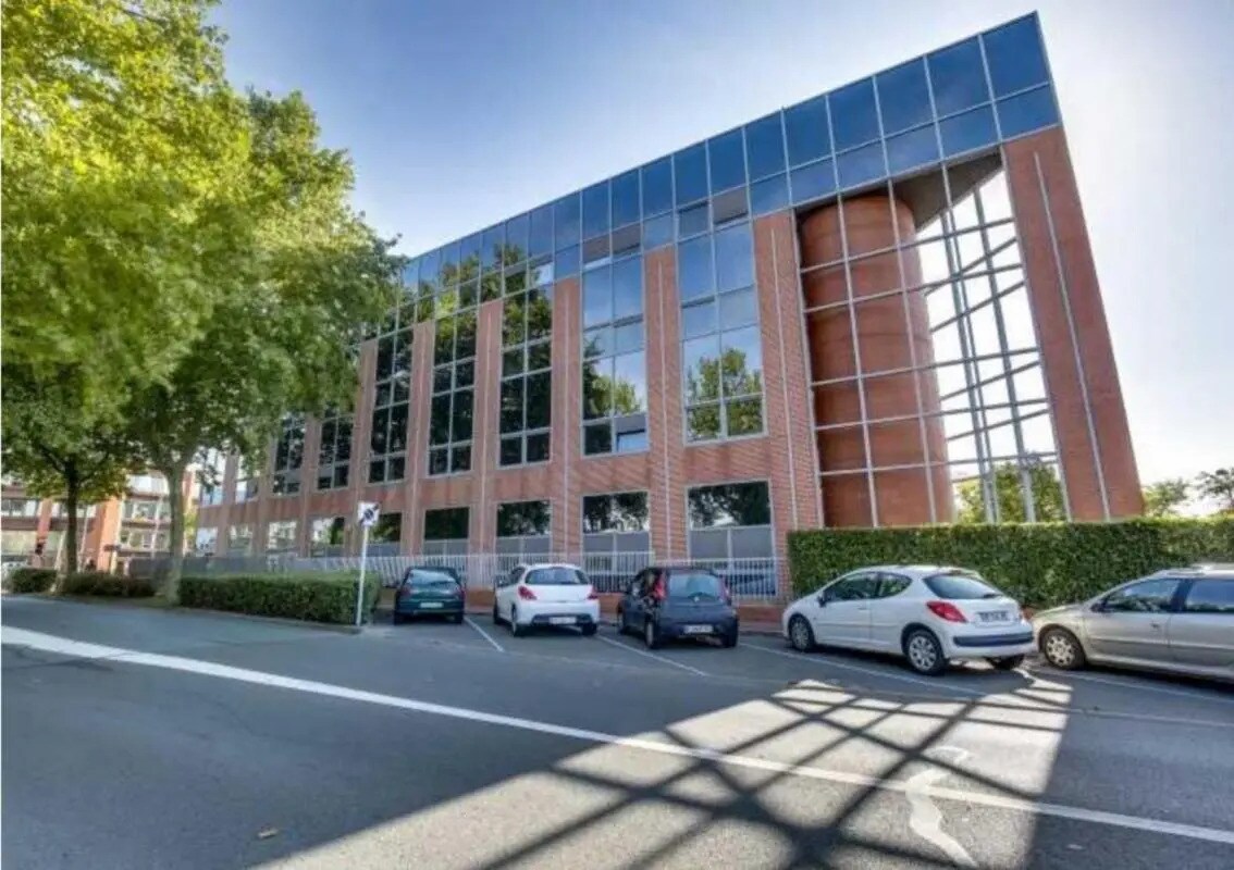 Office in Guyancourt for lease Building Photo- Image 1 of 10