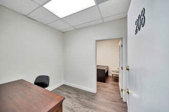 14553 Delano St, Van Nuys, CA for lease Interior Photo- Image 2 of 6