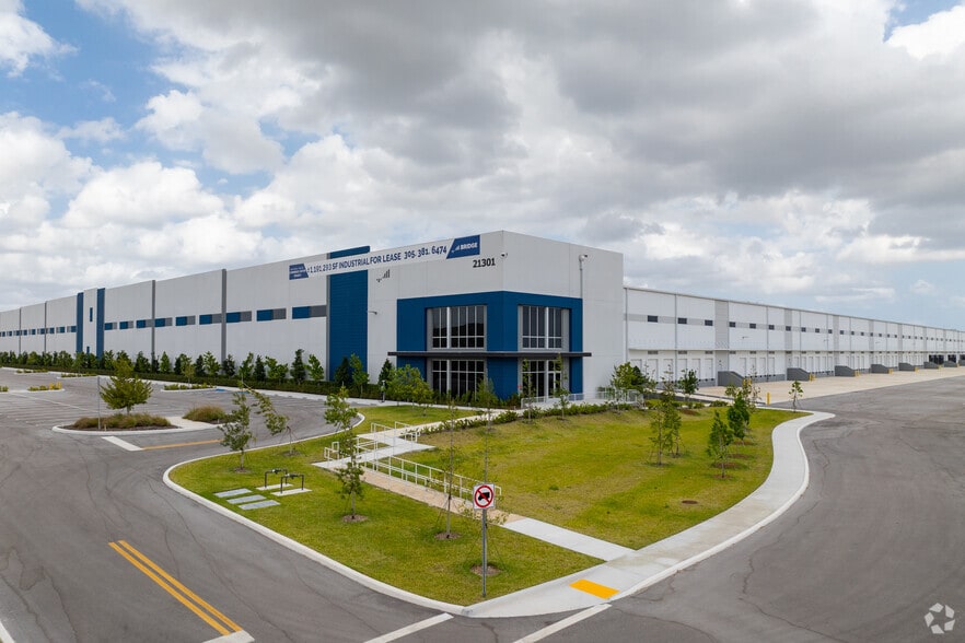 21301 NW 47th Ave, Miami Gardens, FL for lease - Building Photo - Image 2 of 22