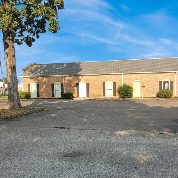 155 Carriage House Dr, Jackson, TN à louer - Photo du bâtiment - Image 2 de 2