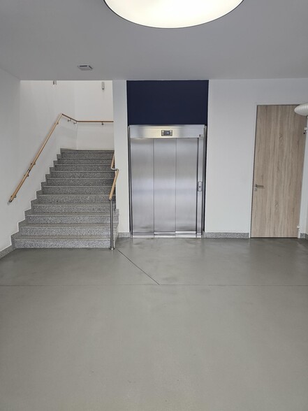Boulevard De La Paix, Cergy for lease - Building Photo - Image 2 of 5