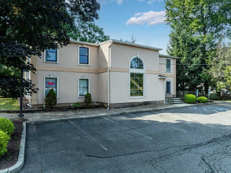 1562 Route 130, North Brunswick, NJ à vendre - Photo du bâtiment - Image 3 de 8