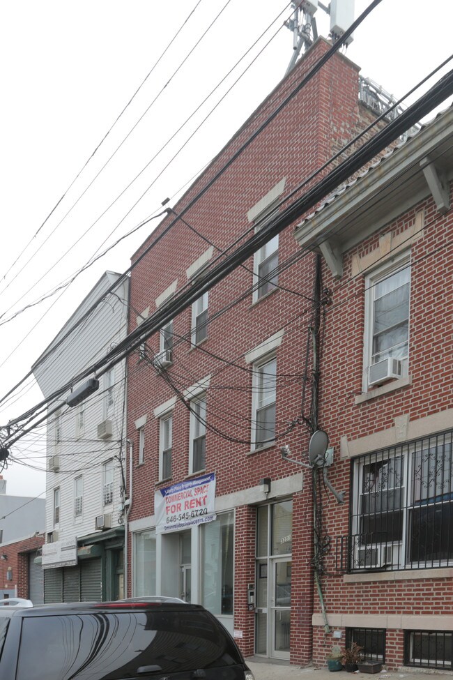 Plus de détails pour 32-31 Greenpoint Ave, Long Island City, NY - Commerce de détail à louer