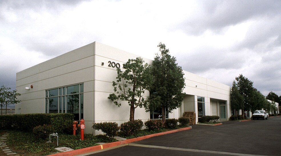 200 Technology Dr, Irvine, CA à louer - Photo du bâtiment - Image 2 de 27