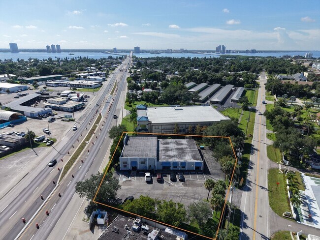 Plus de détails pour 1357 N Tamiami Trl, North Fort Myers, FL - Commerce de détail à vendre